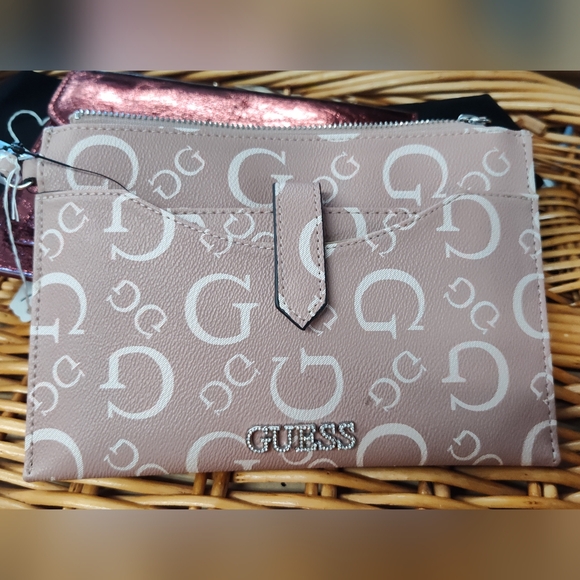 GUESS Caspian Natural Monogram Zip Clutch Case NWT - Picture 2 of 10